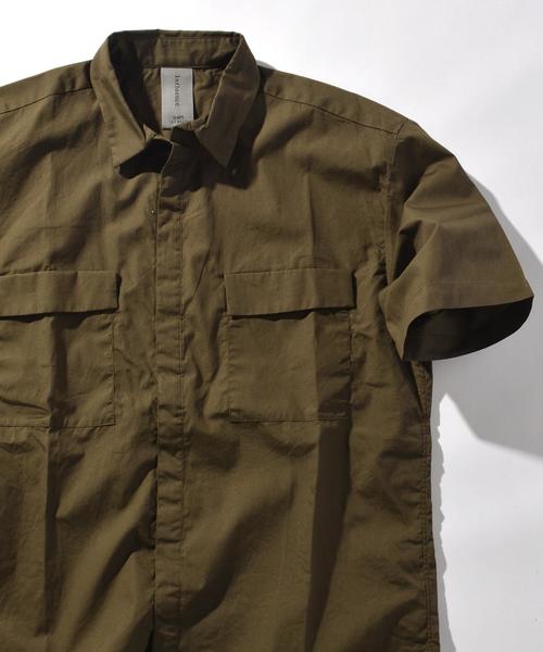 SHIPS JET BLUE（シップスジェットブルー）の「INFLUENCE×SHIPS JET BLUE: リラックス ショートスリーブシャツ（シャツ/ブラウス・メンズ・ネイビー/オリーブ/ブラック・SMALL/LARGE/MEDIUM）」の2枚目の写真