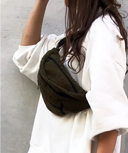 VENCEEXCHANGE(ヴァンスエクスチェンジ)の「ボアウエストポーチ(ショルダーバッグ・レディース・ブラック/オフホワイト/オリーブ・FREE)」の1枚目の写真