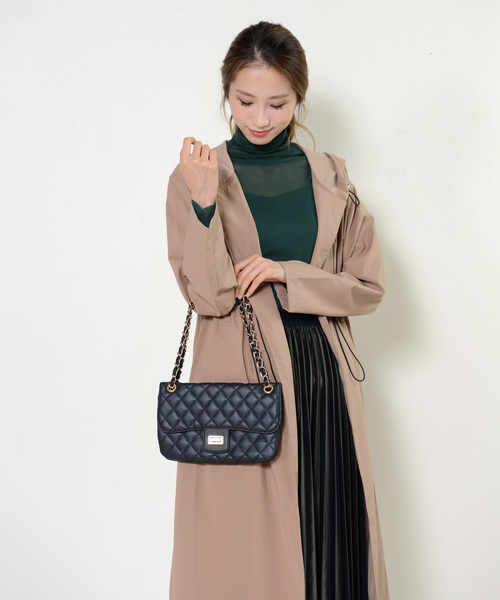 shopnikoniko(ショップニコニコ)の「キルティングバッグスリム(ショルダーバッグ・レディース・ブラック/インディゴブルー/ブラック系その他/チャコールグレー×パープル/グレイッシュベージュ・フリー)」の13枚目の写真