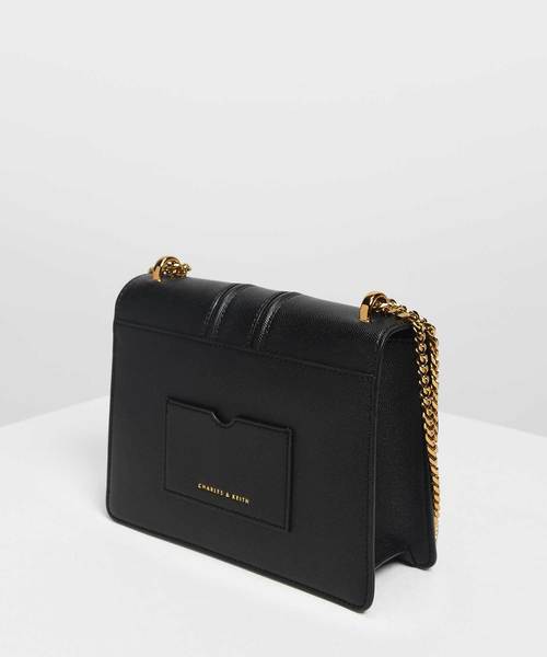 CHARLES & KEITH（チャールズ & キース）の「プッシュロック フロントフラップバッグ / Push Lock Front Flap Bag（ショルダーバッグ・レディース・ブラック/プラム/ホワイト系その他2・S）」の14枚目の写真