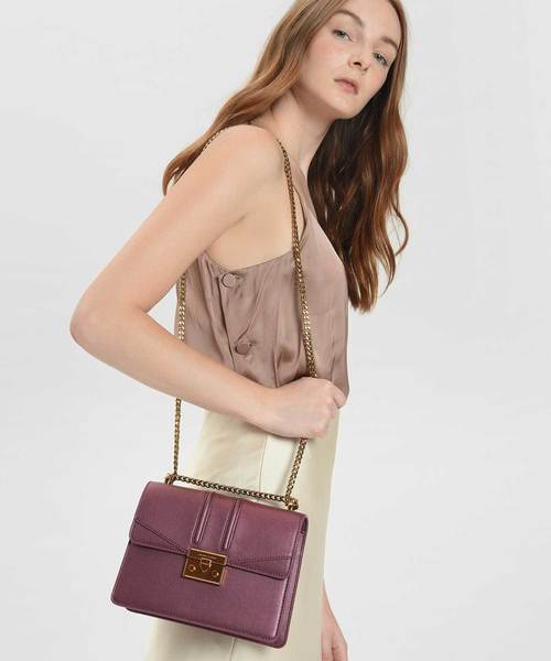 CHARLES & KEITH（チャールズ & キース）の「プッシュロック フロントフラップバッグ / Push Lock Front Flap Bag（ショルダーバッグ・レディース・ブラック/プラム/ホワイト系その他2・S）」の11枚目の写真