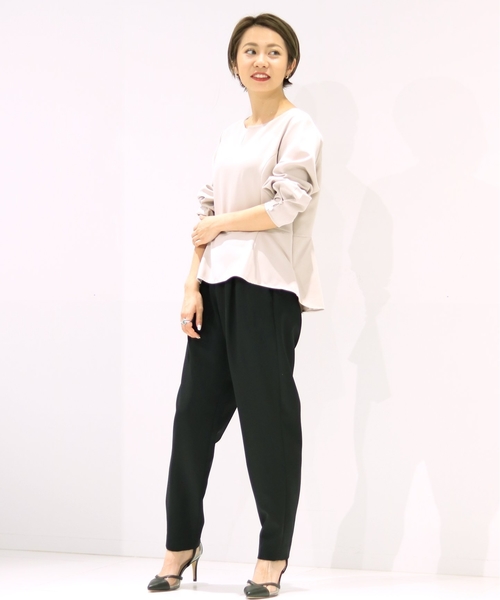 JOINT WORKS（ジョイントワークス）の「テアライカ　Wクロスセットアップ　ブラウス×パンツ（ワンピース・レディース・ベージュ/ネイビー・FREE）」の2枚目の写真