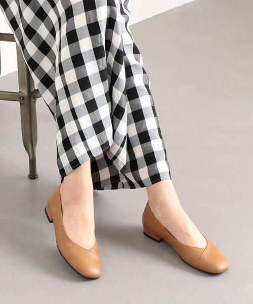 ODETTE E ODILE（オデットエオディール）の「【WEB限定】O スクエア Vカット FLT15●↓↑（パンプス・レディース・その他1/ブラック/ブラウン/オフホワイト/ワインレッド/ダークブラウン・23cm/22.5cm/21.5cm/24.5cm/22cm/23.5cm/24cm/25cm）」の4枚目の写真