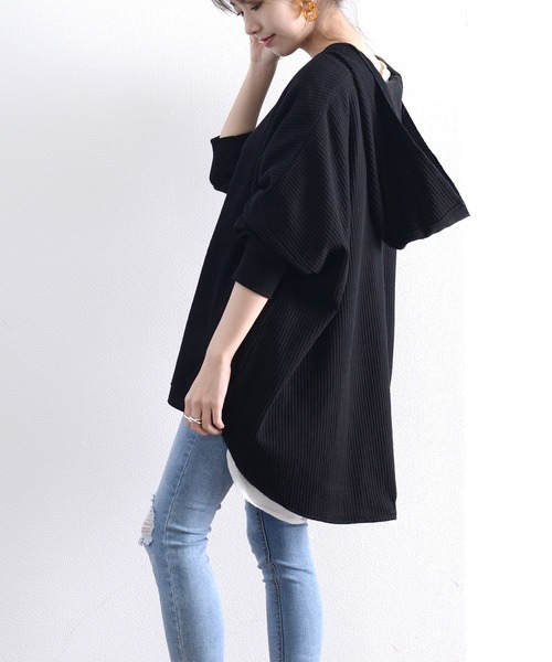 classicalelf(クラシカルエルフ)の「ロング丈ワッフルサーマルプルオーバーパーカーカットソー(長袖)(パーカー・レディース・ホワイト/ブラック/ベージュ/ブラウン・MEDIUM/X-LARGE)」の15枚目の写真