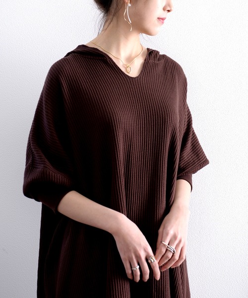 classicalelf(クラシカルエルフ)の「ロング丈ワッフルサーマルプルオーバーパーカーカットソー(長袖)(パーカー・レディース・ホワイト/ブラック/ベージュ/ブラウン・MEDIUM/X-LARGE)」の21枚目の写真