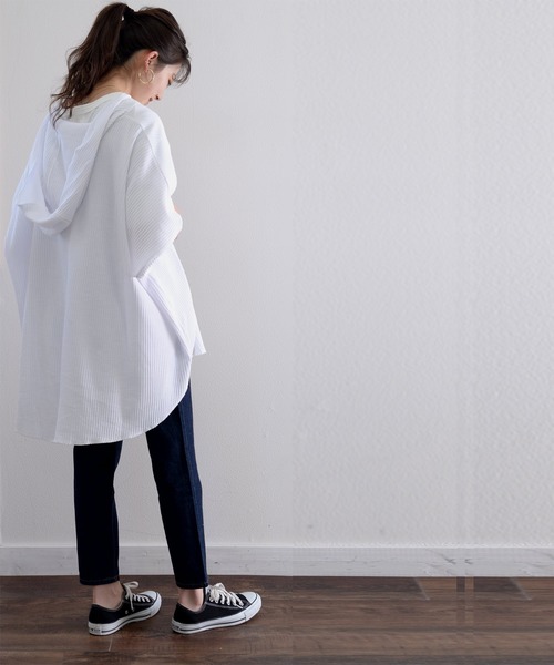 classicalelf(クラシカルエルフ)の「ロング丈ワッフルサーマルプルオーバーパーカーカットソー(長袖)(パーカー・レディース・ホワイト/ブラック/ベージュ/ブラウン・MEDIUM/X-LARGE)」の22枚目の写真