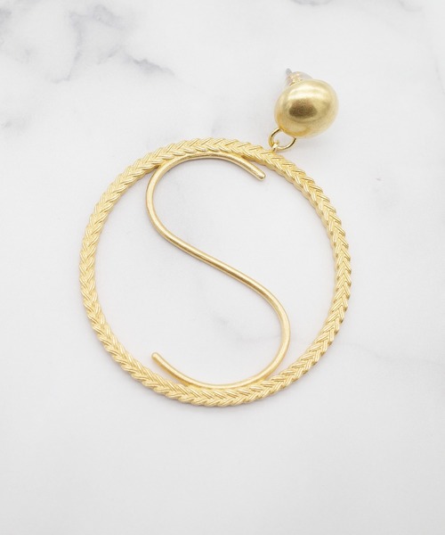 ATELIER COVA（アトリエコバ）の「【ATELIER COVA/アトリエコバ】イニシャルサークルピアス　シングル（ピアス（片耳用）・レディース・A/E/K/M/N/R/S/Y・FREE）」の7枚目の写真