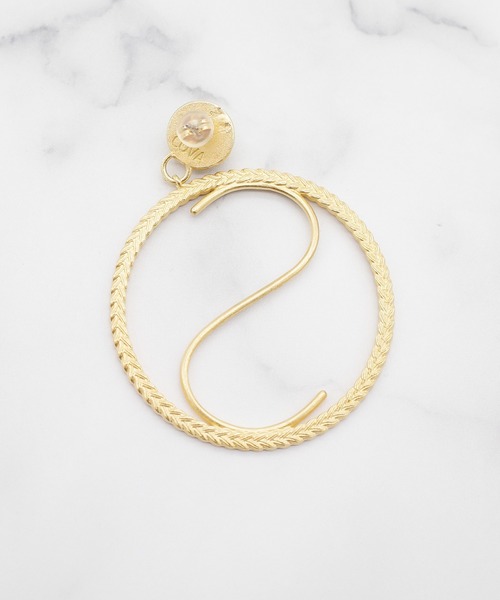 ATELIER COVA（アトリエコバ）の「【ATELIER COVA/アトリエコバ】イニシャルサークルピアス　シングル（ピアス（片耳用）・レディース・A/E/K/M/N/R/S/Y・FREE）」の13枚目の写真