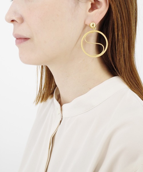 ATELIER COVA（アトリエコバ）の「【ATELIER COVA/アトリエコバ】イニシャルサークルピアス　シングル（ピアス（片耳用）・レディース・A/E/K/M/N/R/S/Y・FREE）」の12枚目の写真