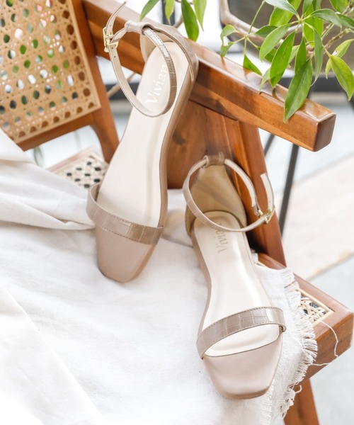 minky me!（ミンキーミー）の「スクエアトゥネックベルトフラットサンダル（サンダル・レディース・E/ブラック×グリーン/シルバー×スモーキークォーツ/スモークグレー/ブラック系その他2/D/パイソン/ブラック系その他3/ペールイエロー/ピンク系その他3/ライトパープル/ブルー系その他3・M/LL/S/L/XL/SS）」の11枚目の写真