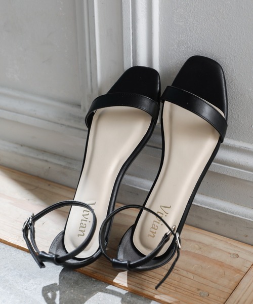 minky me!（ミンキーミー）の「スクエアトゥネックベルトフラットサンダル（サンダル・レディース・E/ブラック×グリーン/シルバー×スモーキークォーツ/スモークグレー/ブラック系その他2/D/パイソン/ブラック系その他3/ペールイエロー/ピンク系その他3/ライトパープル/ブルー系その他3・M/LL/S/L/XL/SS）」の3枚目の写真