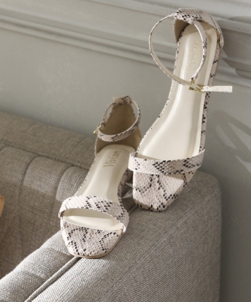 minky me!（ミンキーミー）の「スクエアトゥネックベルトフラットサンダル（サンダル・レディース・E/ブラック×グリーン/シルバー×スモーキークォーツ/スモークグレー/ブラック系その他2/D/パイソン/ブラック系その他3/ペールイエロー/ピンク系その他3/ライトパープル/ブルー系その他3・M/LL/S/L/XL/SS）」の17枚目の写真