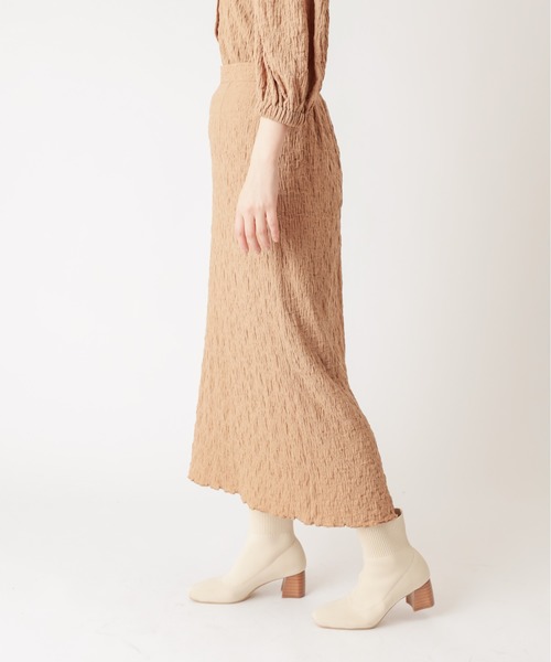 natural couture(ナチュラルクチュール)の「ぽこぽこIラインスカート(スカート・レディース・ブラック/ベージュ/オフホワイト/ライム・FREE)」の6枚目の写真