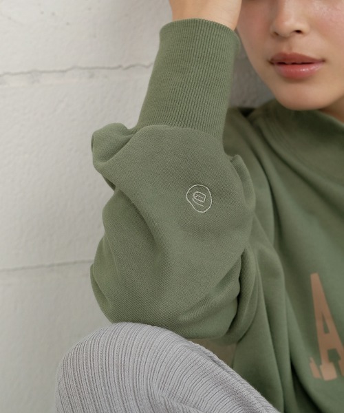 Bab（バブ）の「【WEB限定】カレッジロゴスウェットビッグシルエットプルオーバー（スウェット・レディース・ブラック/チャコールグレー/モカ/グリーン・FREE）」の9枚目の写真