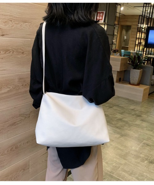セール】ソフトフェイクレザー ビッグショルダーバッグ