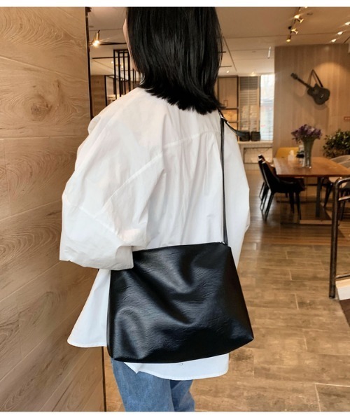 セール】ソフトフェイクレザー ビッグショルダーバッグ