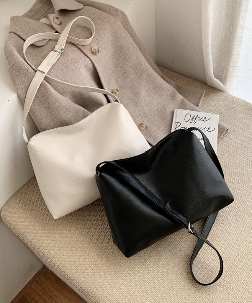 yuue' ( wear )（ユーイ）の「ソフトフェイクレザー ビッグ