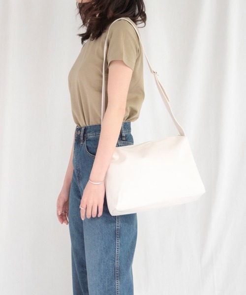 yuue' ( wear )（ユーイ）の「ソフトフェイクレザー ビッグショルダーバッグ（ショルダーバッグ・レディース・ホワイト/ブラック・FREE）」の10枚目の写真