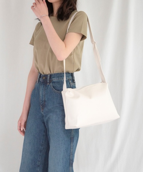 yuue' ( wear )（ユーイ）の「ソフトフェイクレザー ビッグショルダーバッグ（ショルダーバッグ・レディース・ホワイト/ブラック・FREE）」の12枚目の写真