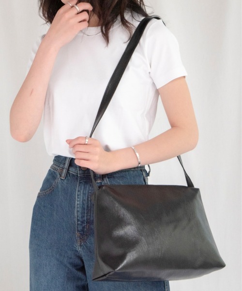 yuue' ( wear )（ユーイ）の「ソフトフェイクレザー ビッグショルダーバッグ（ショルダーバッグ・レディース・ホワイト/ブラック・FREE）」の14枚目の写真