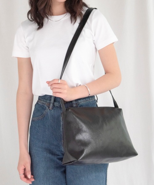 yuue' ( wear )（ユーイ）の「ソフトフェイクレザー ビッグショルダーバッグ（ショルダーバッグ・レディース・ホワイト/ブラック・FREE）」の15枚目の写真