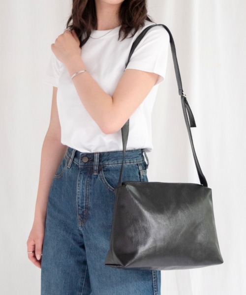 yuue' ( wear )（ユーイ）の「ソフトフェイクレザー ビッグショルダーバッグ（ショルダーバッグ・レディース・ホワイト/ブラック・FREE）」の17枚目の写真