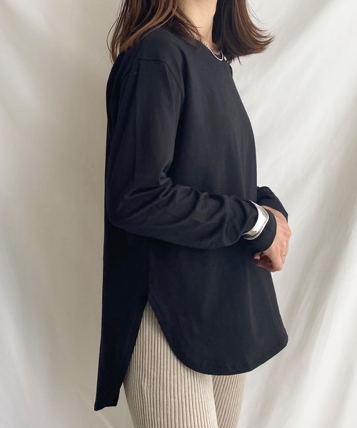 She's Closet（シーズクローゼット）の「ラウンドスリット長袖ロングtシャツ（Tシャツ/カットソー・レディース・ブラック/アイボリー/モカ/チャコール・FREE）」の3枚目の写真