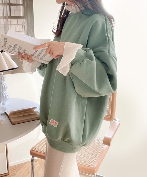 Java（ジャバ）の「《JaVaジャバ コラボ》ボリューム袖 冬も使える 裏起毛 ビッグシルエット オーバーサイズ トレーナー(長袖)（スウェット・レディース・ブラック/ベージュ/モスグリーン/モカ/ライトカーキ/グレイッシュブルー/ライトグレー/ライトベージュ/ネイビー/パープル・MEDIUM/LARGE/X-LARGE/SMALL）」の18枚目の写真