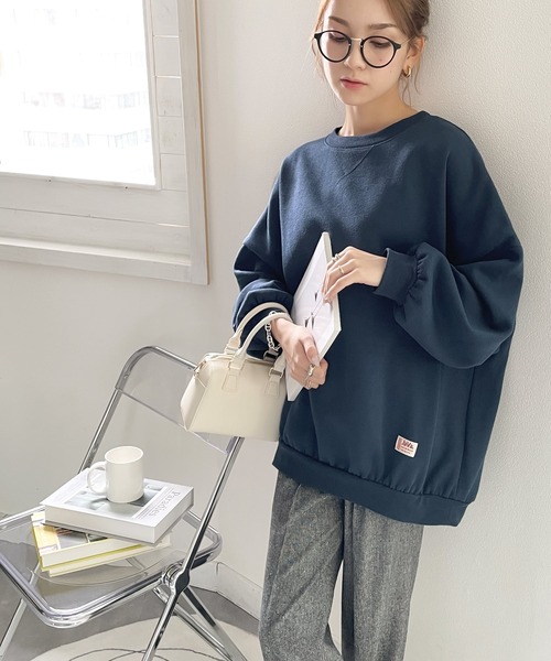 Java（ジャバ）の「《JaVaジャバ コラボ》ボリューム袖 冬も使える 裏起毛 ビッグシルエット オーバーサイズ トレーナー(長袖)（スウェット・レディース・ブラック/ベージュ/モスグリーン/モカ/ライトカーキ/グレイッシュブルー/ライトグレー/ライトベージュ/ネイビー/パープル・MEDIUM/LARGE/X-LARGE/SMALL）」の12枚目の写真