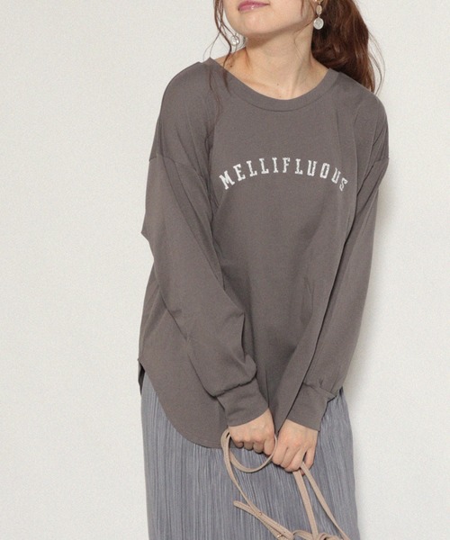 Cheek(チーク)の「MELLIFLUOUSプリントBIGロングTシャツ(Tシャツ/カットソー・レディース・アイボリー/オフホワイト/チャコールグレー・MEDIUM)」の2枚目の写真