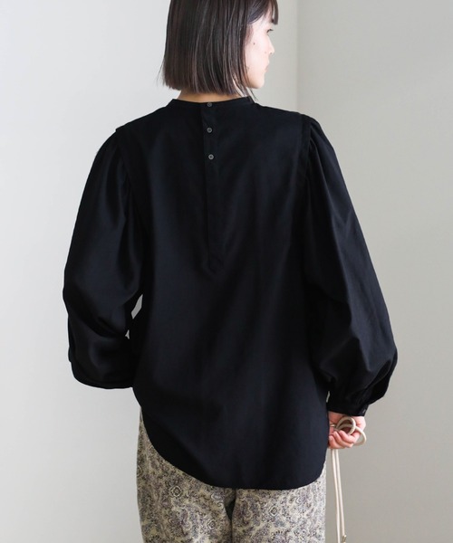 select MOCA(セレクトモカ)の「ノーカラ―ボリューム切替ブラウス(シャツ/ブラウス・レディース・ブラック/オフホワイト/ライトパープル/カーキ/ライトベージュ・FREE)」の3枚目の写真