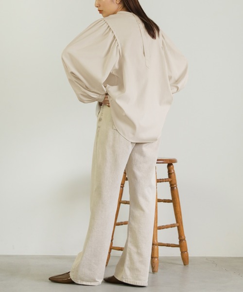 select MOCA(セレクトモカ)の「ノーカラ―ボリューム切替ブラウス(シャツ/ブラウス・レディース・ブラック/オフホワイト/ライトパープル/カーキ/ライトベージュ・FREE)」の8枚目の写真