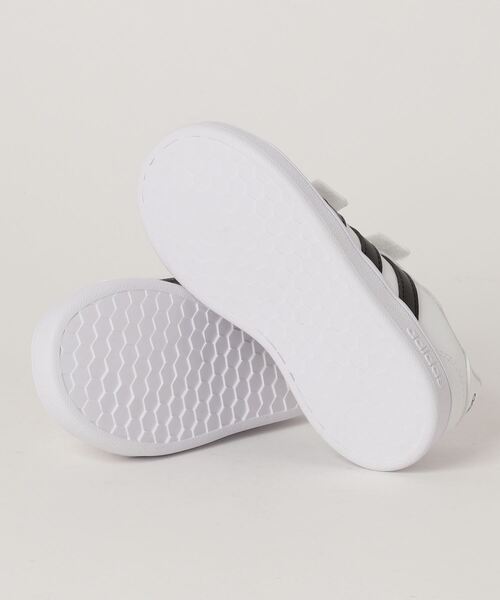 adidas（アディダス）の「adidas/アディダス GRANDCOURT I グランドコート ベルクロ ホワイト EF0118（スニーカー・キッズ・ホワイト×ブラック・14.0cm/16.0cm/15.0cm/13.0cm）」の2枚目の写真