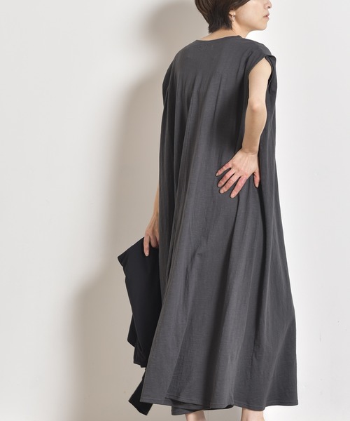 rps(アールピーエス)の「タックフレンチスリーブマキシワンピース(ワンピース・レディース・チャコールグレー/ブラック/モカ・M)」の16枚目の写真