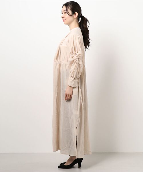 ROSE BUD(ローズバッド)の「カシュクールガウン(ノーカラーコート・レディース・ベージュ/ブラウン・FREE)」の3枚目の写真