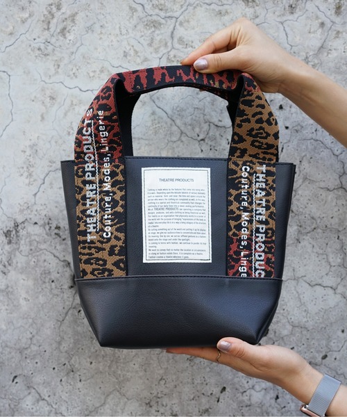 THEATRE PRODUCTS（シアタープロダクツ）の「THEATRE PRODUCTS（シアタープロダクツ）別注レオパード柄テープバック / Sサイズ（トートバッグ・レディース・ブラック・FREE）」の5枚目の写真