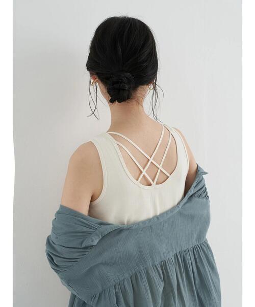 earth music&ecology(アースミュージックアンドエコロジー)の「バッククロスタンクトップ *(タンクトップ・レディース・アイボリー/ブラック/ライトベージュ/モカ・S/M)」の6枚目の写真