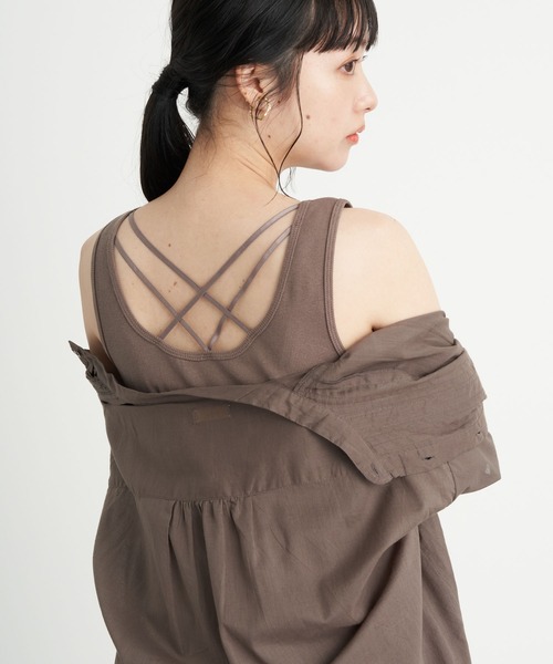 earth music&ecology(アースミュージックアンドエコロジー)の「バッククロスタンクトップ *(タンクトップ・レディース・アイボリー/ブラック/ライトベージュ/モカ・S/M)」の3枚目の写真