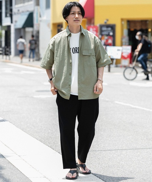 ITEMS URBANRESEARCH（アイテムズ アーバンリサーチ）の「オーバーサイズナイロン半袖シャツ（シャツ/ブラウス・メンズ・ベージュ/ブラック/カーキ・MEDIUM/LARGE）」の7枚目の写真