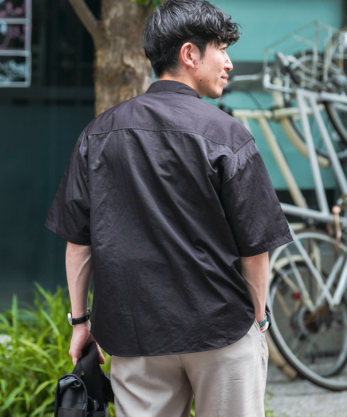 ITEMS URBANRESEARCH（アイテムズ アーバンリサーチ）の「オーバーサイズナイロン半袖シャツ（シャツ/ブラウス・メンズ・ベージュ/ブラック/カーキ・MEDIUM/LARGE）」の8枚目の写真