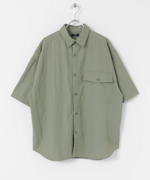 ITEMS URBANRESEARCH（アイテムズ アーバンリサーチ）の「オーバーサイズナイロン半袖シャツ（シャツ/ブラウス・メンズ・ベージュ/ブラック/カーキ・MEDIUM/LARGE）」の11枚目の写真