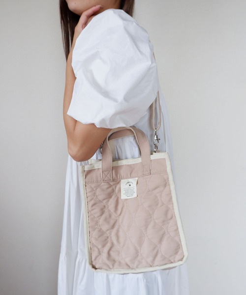 CONVERSE(コンバース)の「CONVERSE QUILTING PIPING SQUARE 2WAY TOTE BAG(トートバッグ・レディース・ベージュ/カーキ/ブラック・FREE)」の3枚目の写真