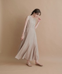 CADUNE（カデュネ）の「サイドシャーリングVネックワンピース