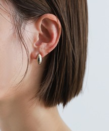 オーバルピンピアス