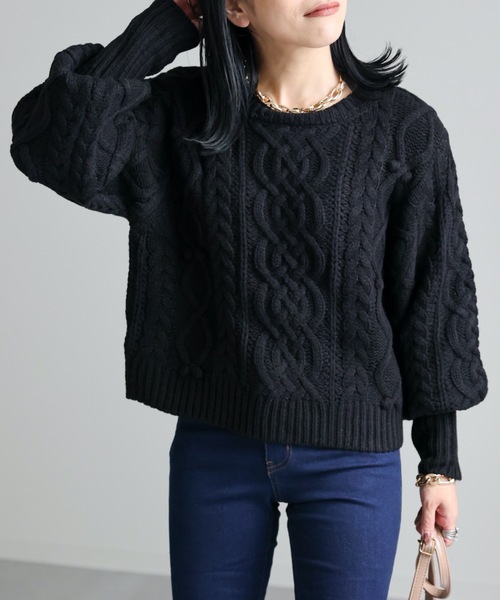 ap retro（アプレトロ）の「ケーブル編みパフスリーブニット（ニット/セーター・レディース・ブラック/ブルー/イエロー/アイボリー・FREE）」の2枚目の写真