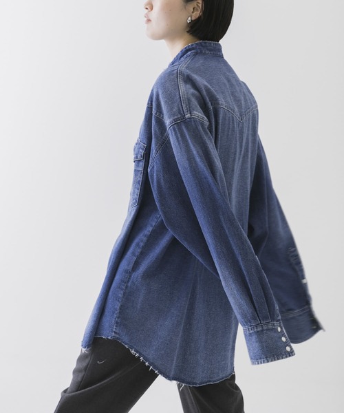 Wrangler（ラングラー）の「『別注』Wrangler×URBAN RESEARCH　DENIM SHIRTS（シャツ/ブラウス・レディース・ブルー・FREE）」の5枚目の写真