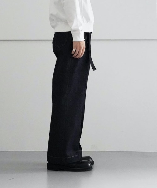 O（オー）の「yass BELTED DENIM TROUSER（デニムパンツ・メンズ・ブラック/ノンウォッシュ・S/M）」の14枚目の写真