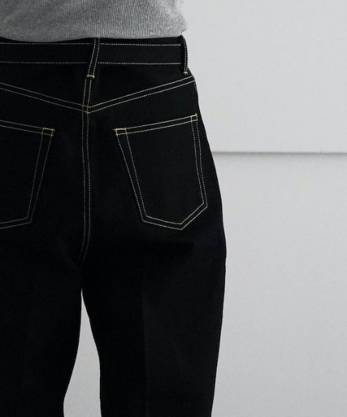 O（オー）の「yass BELTED DENIM TROUSER（デニムパンツ・メンズ・ブラック/ノンウォッシュ・S/M）」の12枚目の写真