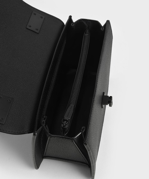 【 】プッシュロック開封 クロスボディバッグ★ CHARLES & KEITH（チャールズ & キース）の「クラシックプッシュ
