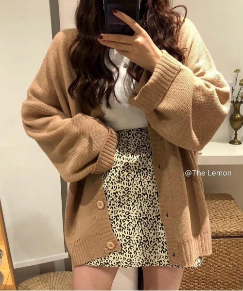 SONA(ソナ)の「SONYUNARA Vネックルーズフィットカーディガン(Tシャツ/カットソー・レディース・ブラック/ベージュ/ブラウン/アイボリー・FREE)」の4枚目の写真